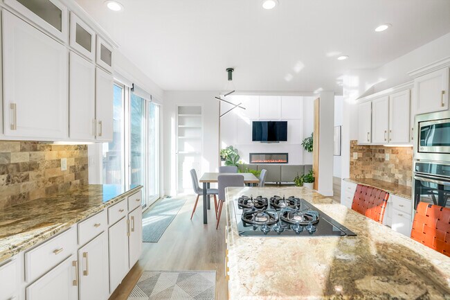 Building Photo - Robb Way