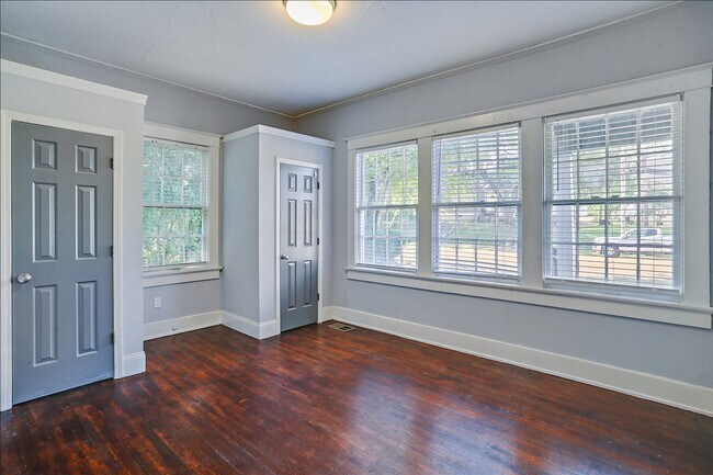 Building Photo - 904/906 Poplar Street