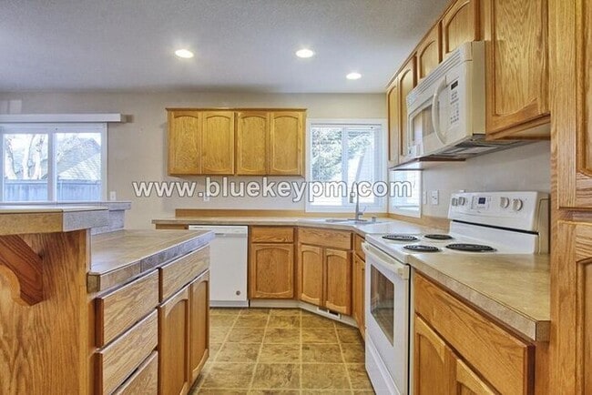 Building Photo - 4 Bed, 2.5 Bath Home Off SE Eaton Blvd and Weaver Creek in Battle Ground