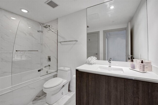 Building Photo - 801 S Miami Ave