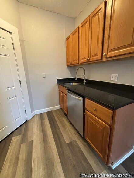 Building Photo - 96 Woodledge St