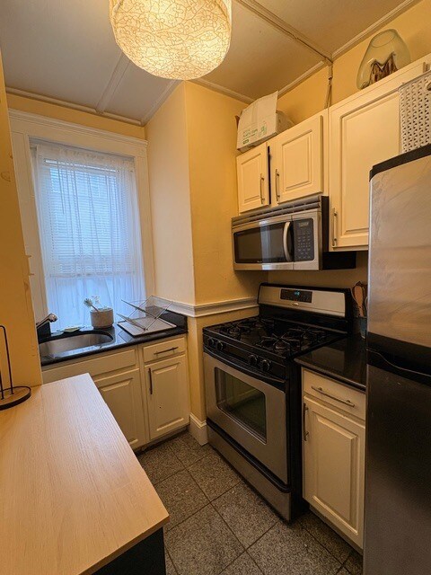 Building Photo - 51 Park Dr