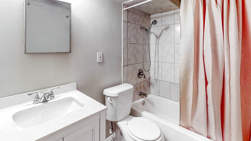 Building Photo - 362 Camelot Pkwy