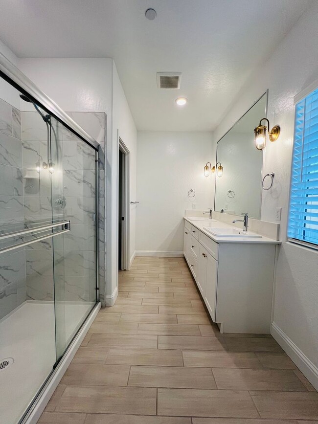 Building Photo - Beautiful Lennar 4-Bedroom Home with Resor...