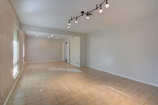 Building Photo - 3763 Vinecrest Dr