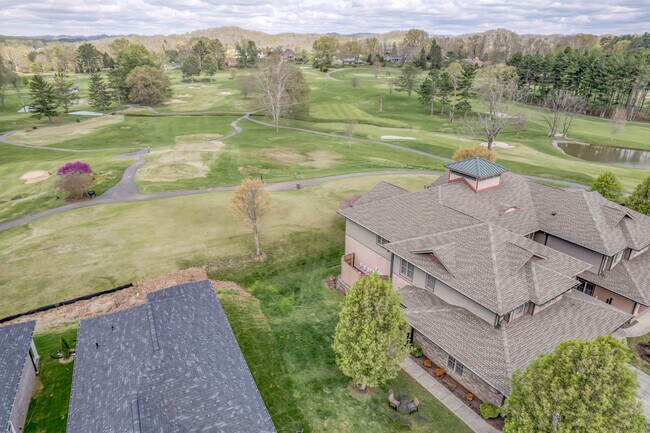 Building Photo - 319 Monroe Dr