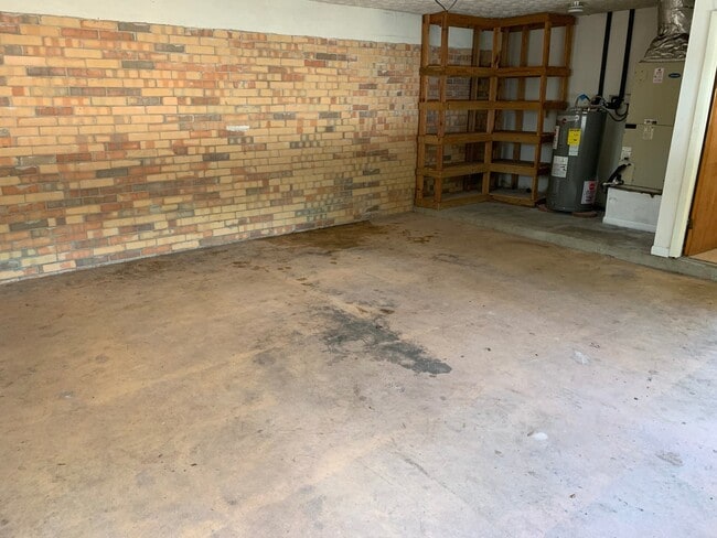 Building Photo - Residential