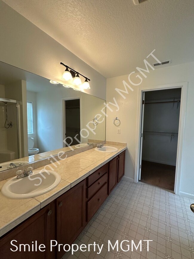 Building Photo - 6422 SE 137th Ave
