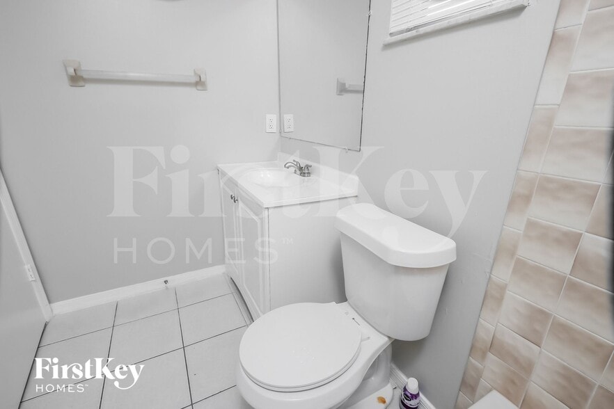 Building Photo - 462 SE Streamlet Ave