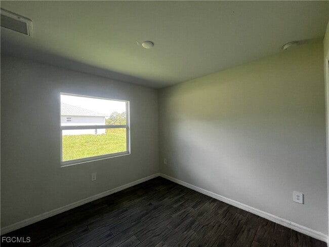 Building Photo - 1306 W 12th St