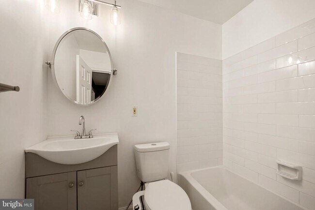 Building Photo - 6104 Old Brentford Ct