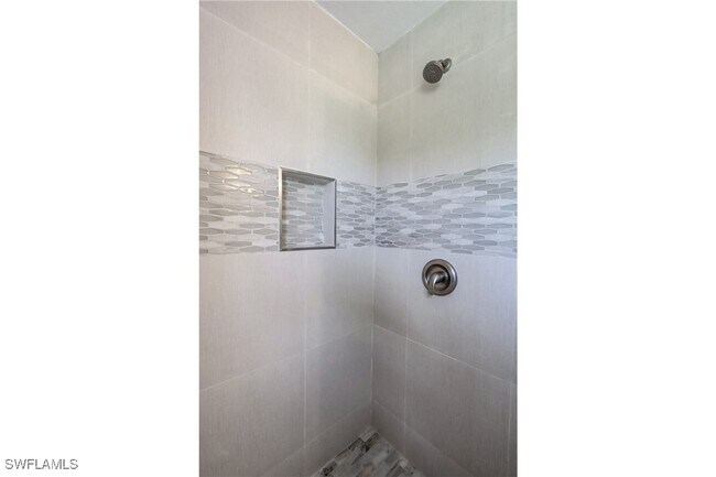 Building Photo - 3510 Lakemont Dr