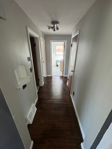 Building Photo - 4216 Applegate Ave