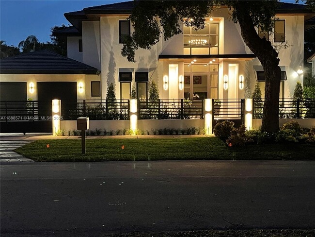 Building Photo - 1515 Urbino Ave