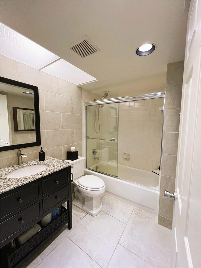 Building Photo - 1605 Abaco Dr