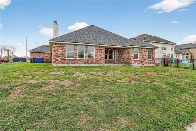 Building Photo - 6325 Oso Pkwy