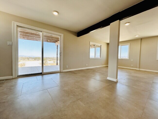 Building Photo - Quiet 2 bd House Surrounded by Open Desert