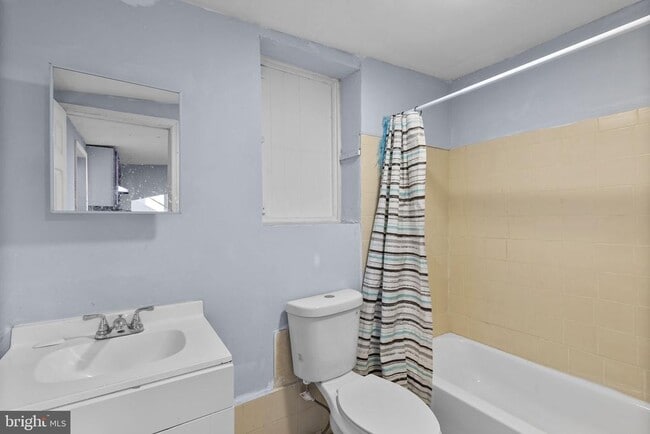 Building Photo - 1818 E Pratt St