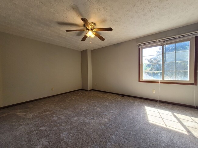 Building Photo - 3 Bedroom, 2.5 Bath Townhouse in Beavercreek!