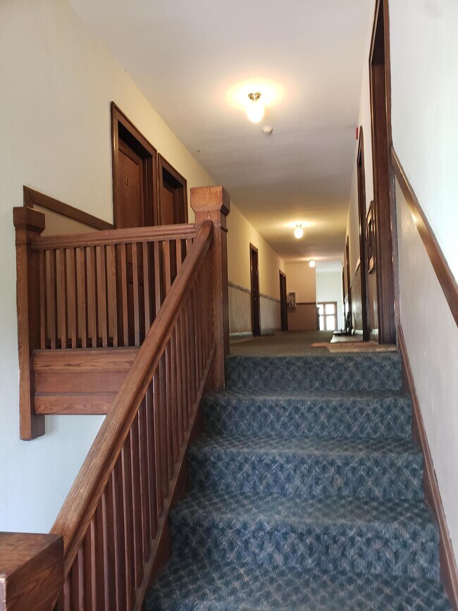 Building Photo - 2020 Garfield Ave