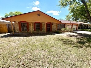 Building Photo - 4922 Lambeth Dr