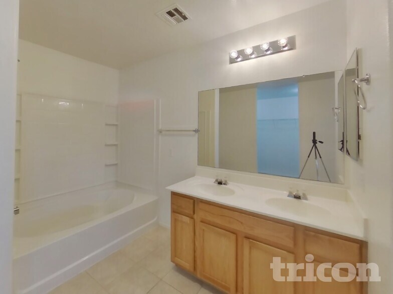 Building Photo - 5871 E Everhart Ln