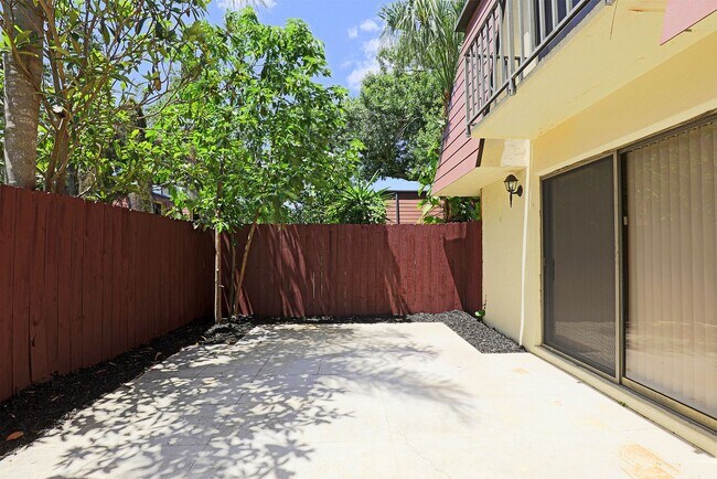 Building Photo - Parkwoods 12360-3