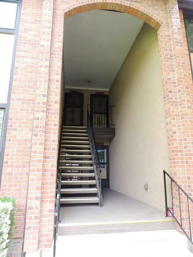 Building Photo - 636 Horizon Dr