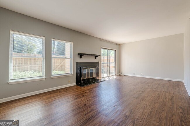 Building Photo - 2016 Oak Park Ln