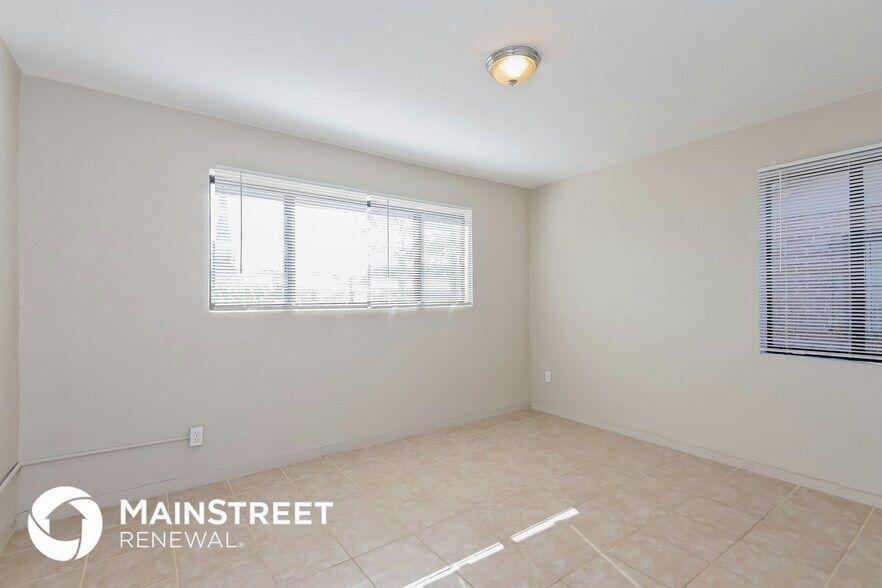 Building Photo - 2407 E Beverly Dr