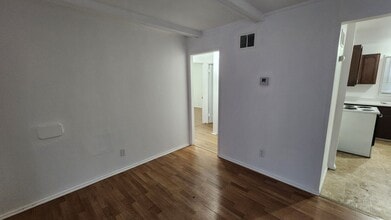 Building Photo - 706/708 E Division St.