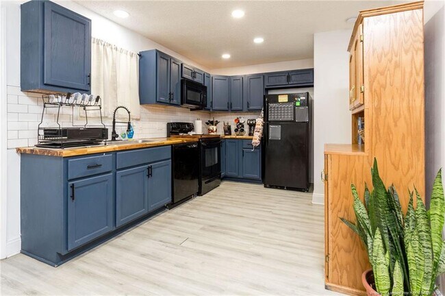 Building Photo - 3230 Periwinkle Dr