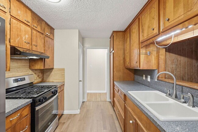 Building Photo - 1759 S Park