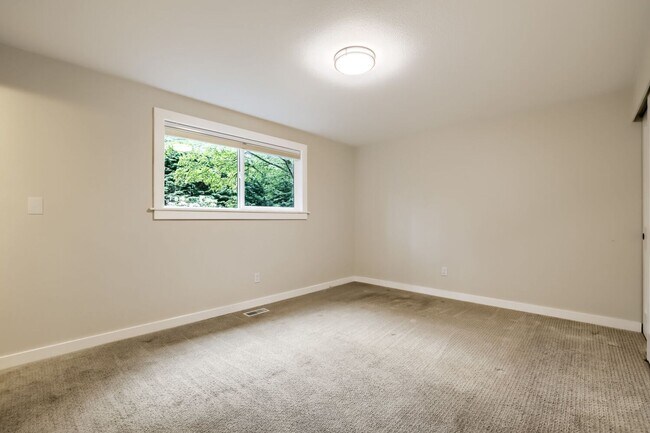 Building Photo - Bright & Charming 4bed/2.5bath in Desirable Edmonds Neighborhood!