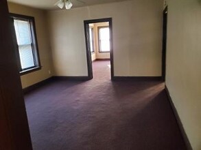 Building Photo - 1016 W 70th St