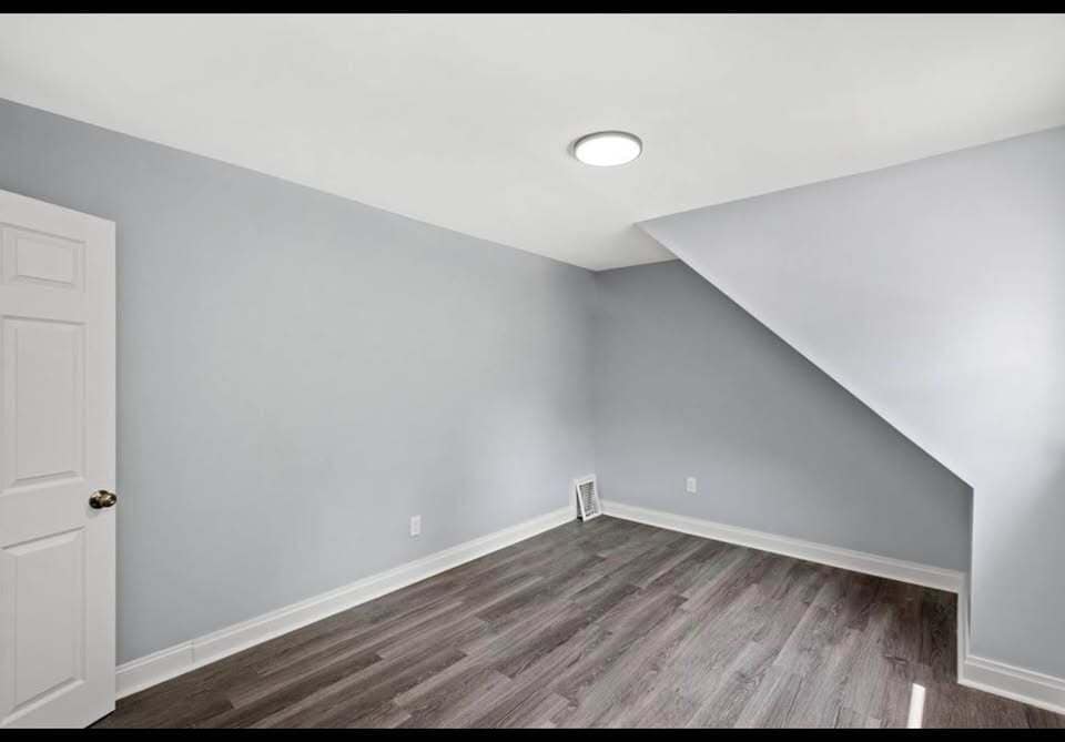 Building Photo - 716 5th Ave