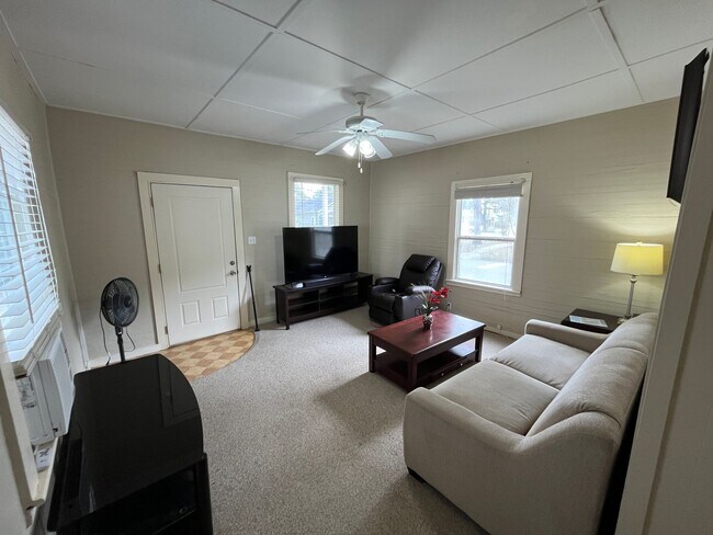 Building Photo - Furnished Downtown Mid Term Rental near East Hill