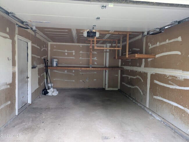 Building Photo - 28 Clubhouse Dr