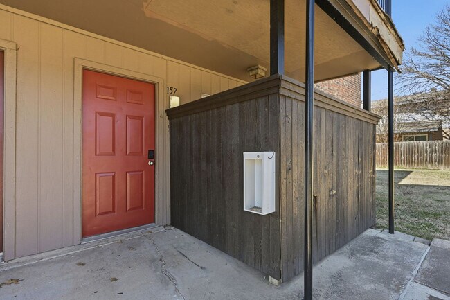 Building Photo - 2001-2007 Teasley Lane-SI FL2-ID1612708P