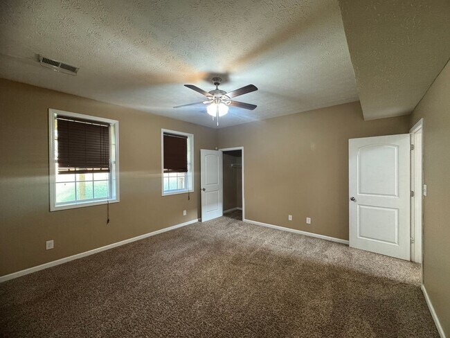 Building Photo - Gorgeous 5 Bedroom Home