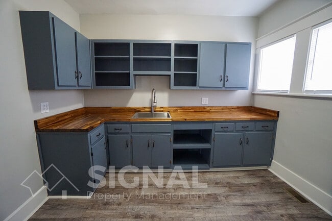 Building Photo - 1522 42nd St Ensley