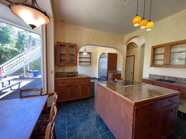 Building Photo - Spacious 4-Bedroom Retreat in Haiku with S...
