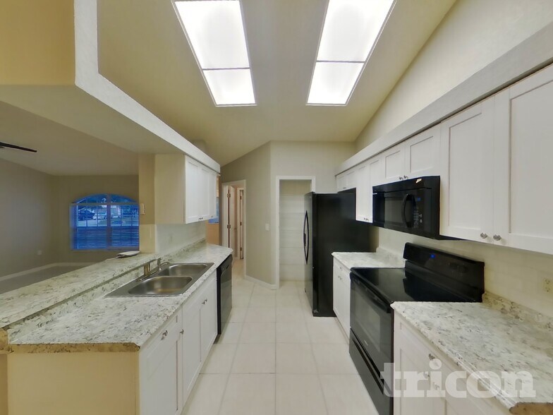 Building Photo - 8421 Bay Dr