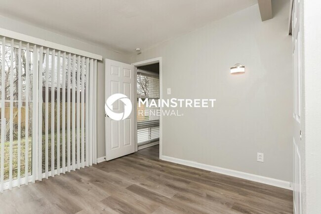 Building Photo - 3 Bedroom Pet-Friendly Home in FLORISSANT,...