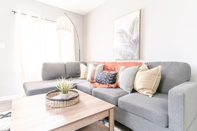 Building Photo - [STR] Fairgrounds Flat Located across Fairgrounds - Fully Furnished 2-Bedroom Home Near Downtown ...