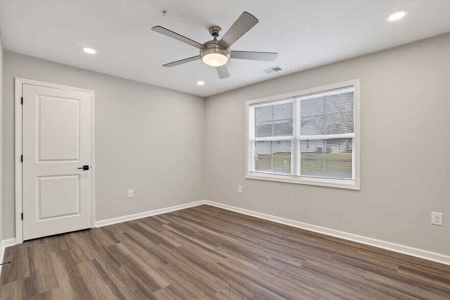 Building Photo - 7055 Hanesbrook Cir