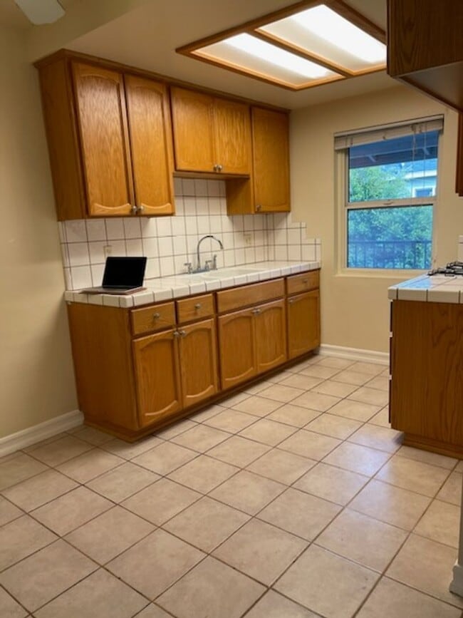 Building Photo - 1 bed 1 bath in Fullerton