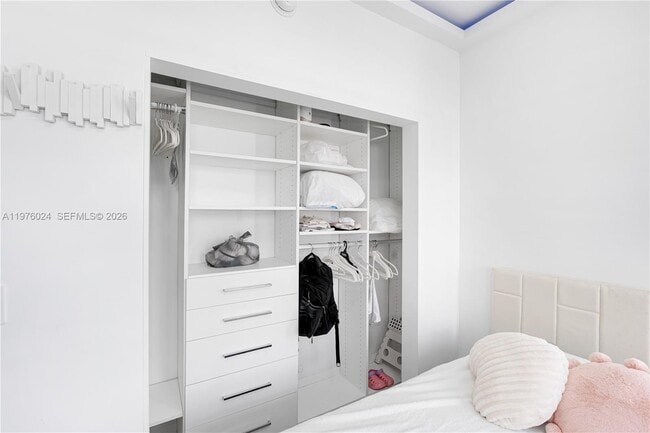 Building Photo - 3255 NE 184th St