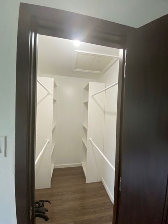 Building Photo - Two Bedroom Three Bathroom Condo in Holland
