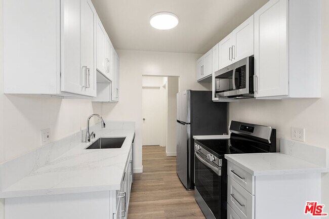 Building Photo - 1433 Brockton Ave